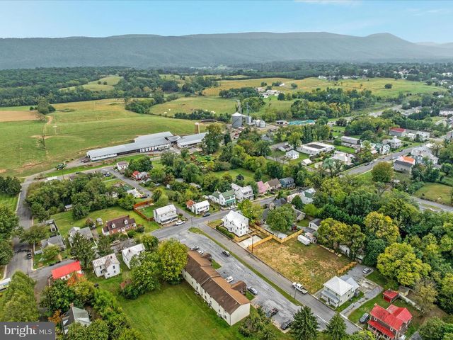 239 N CHURCH ST, Woodstock, VA 22664