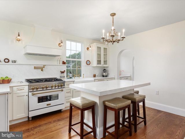 239 N CHURCH ST, Woodstock, VA 22664