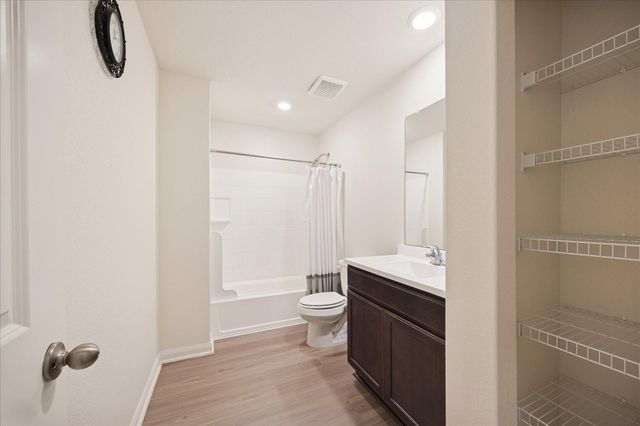 6215 El Turquesa Drive Drive, Houston, TX 77048