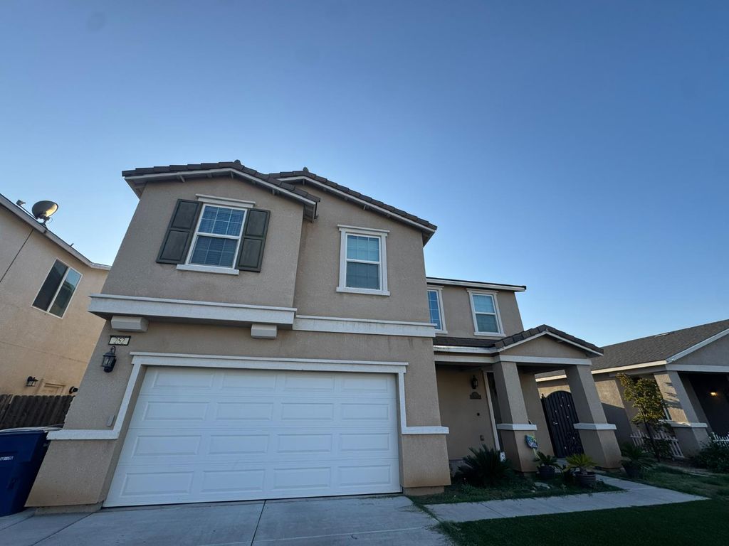 252 S Kona Avenue, Fresno, CA 93727