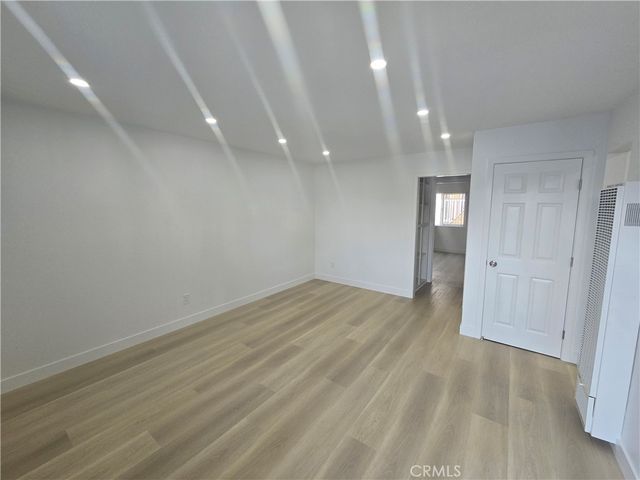 220 12th 17, Huntington Beach, CA 92648