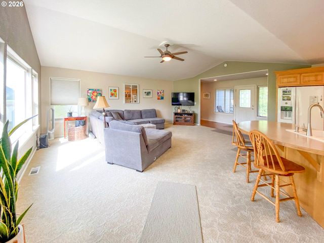 147 PALOMINO Ave, Roseburg, OR 97471