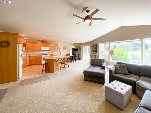 147 PALOMINO Ave, Roseburg, OR 97471