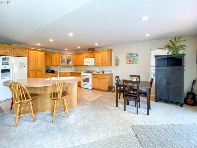 147 PALOMINO Ave, Roseburg, OR 97471