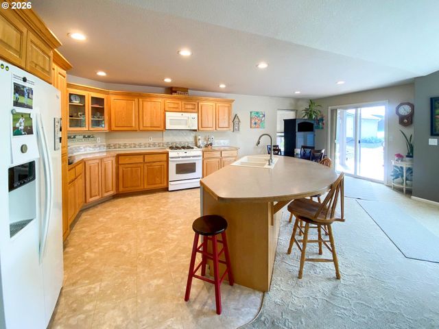 147 PALOMINO Ave, Roseburg, OR 97471