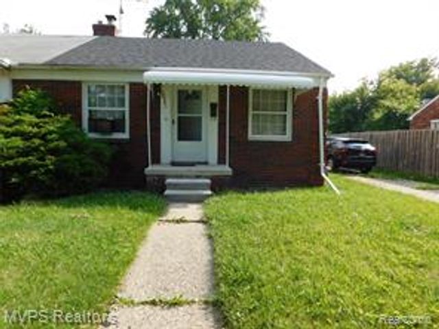 18557 Roscommon Street, Harper Woods, MI 48225