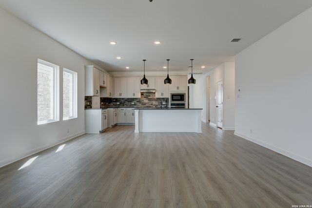 128 Yale St, Seguin, TX 78155