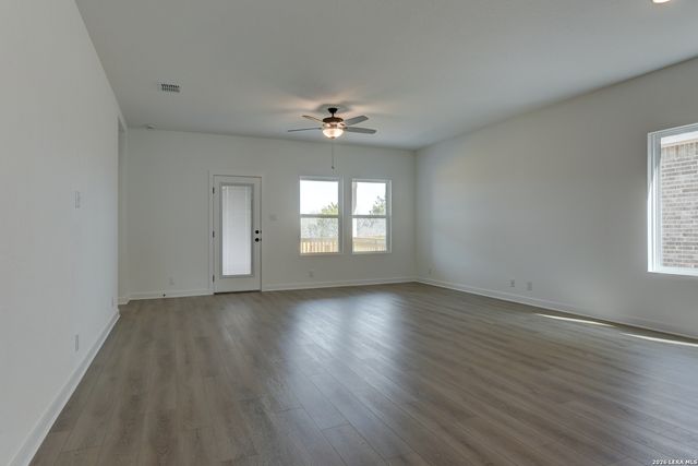 128 Yale St, Seguin, TX 78155