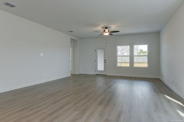 128 Yale St, Seguin, TX 78155