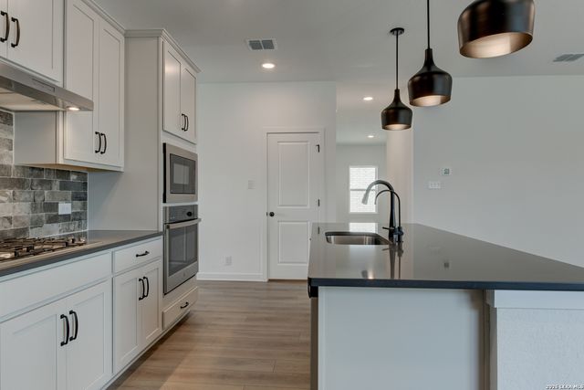 128 Yale St, Seguin, TX 78155