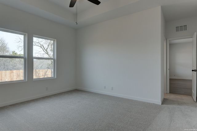 128 Yale St, Seguin, TX 78155