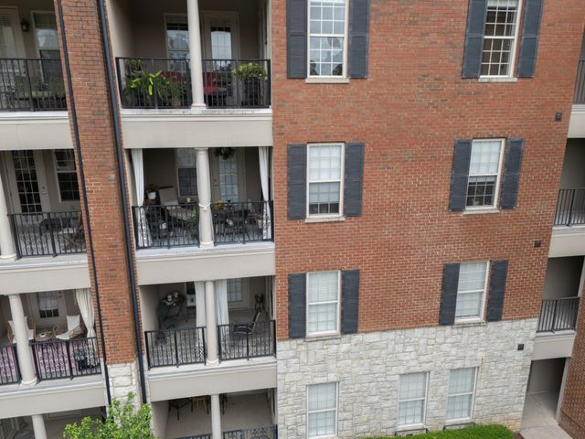307 Seven Springs Way Apt 304, Brentwood, TN 37027