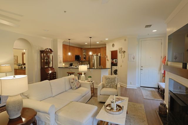 307 Seven Springs Way Apt 304, Brentwood, TN 37027