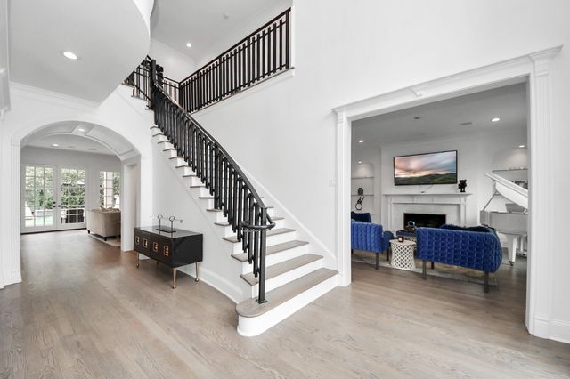 5042 Cedar Creek Drive, Houston, TX 77056