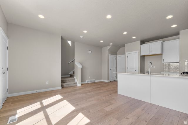 6568 W RAYNOLDS PEAK WAY, West Jordan, UT 84081