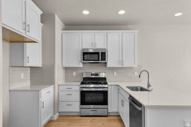 6568 W RAYNOLDS PEAK WAY, West Jordan, UT 84081