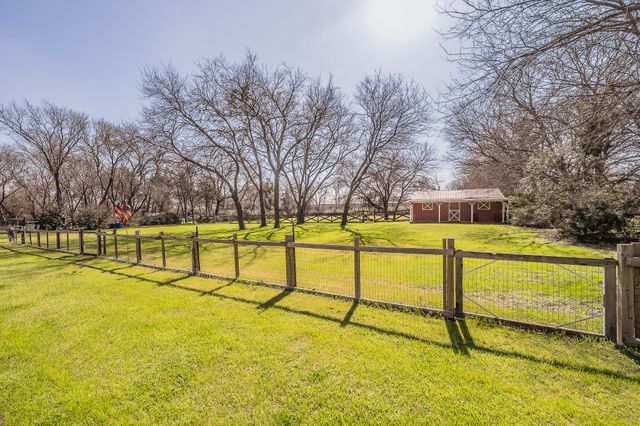 1040 Sherman Drive, Cedar Hill, TX 75104