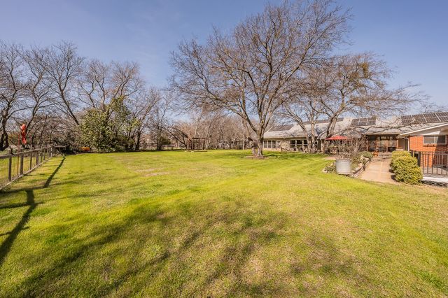 1040 Sherman Drive, Cedar Hill, TX 75104