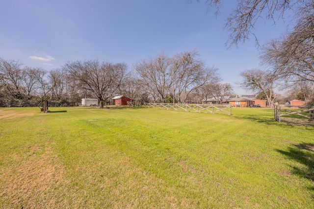 1040 Sherman Drive, Cedar Hill, TX 75104