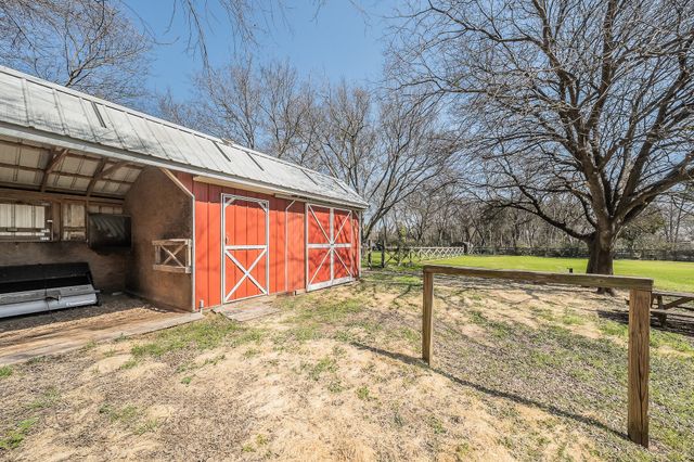 1040 Sherman Drive, Cedar Hill, TX 75104