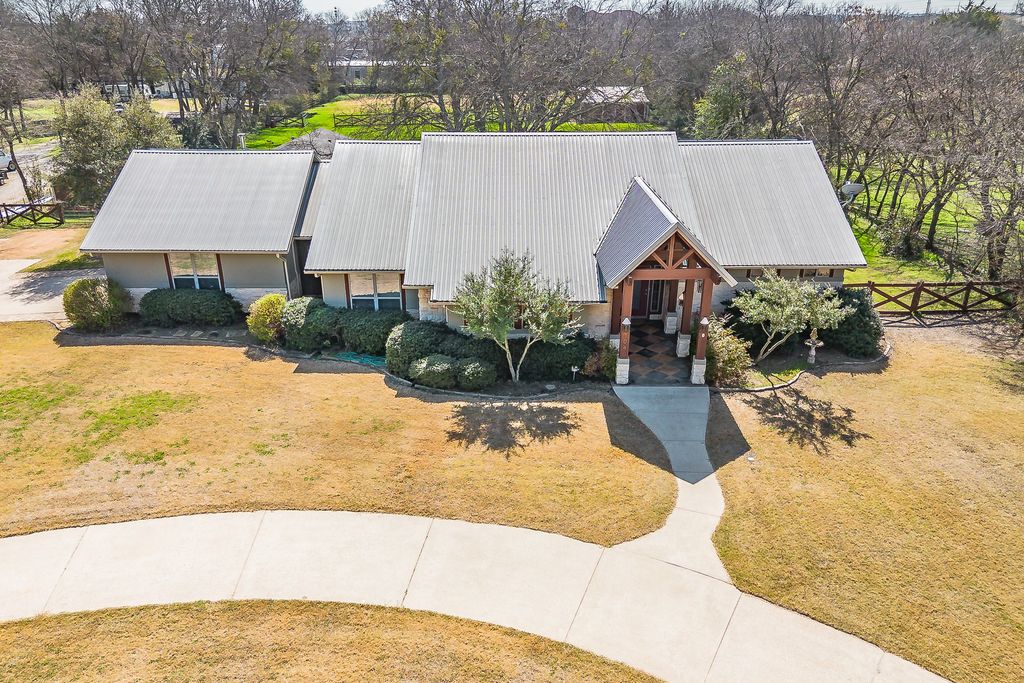 1040 Sherman Drive, Cedar Hill, TX 75104