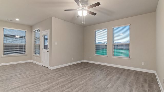 1421 CANTERBURY Trail, Desoto, TX 75115