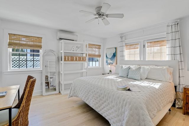 99 Cooke St, Edgartown, MA 02539