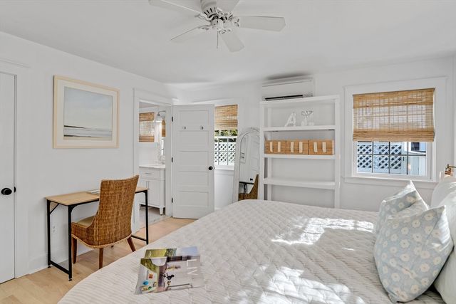 99 Cooke St, Edgartown, MA 02539