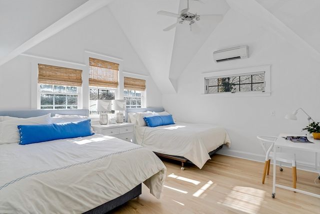 99 Cooke St, Edgartown, MA 02539