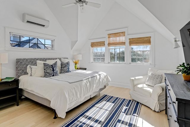 99 Cooke St, Edgartown, MA 02539