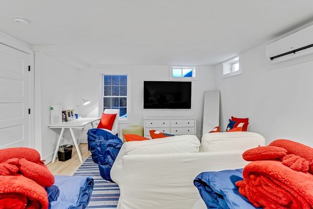 99 Cooke St, Edgartown, MA 02539