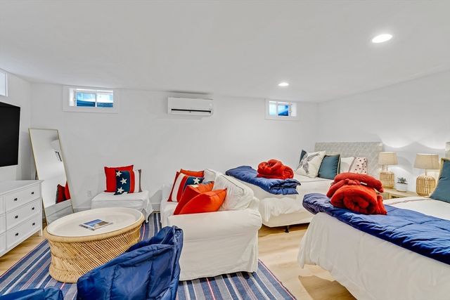 99 Cooke St, Edgartown, MA 02539