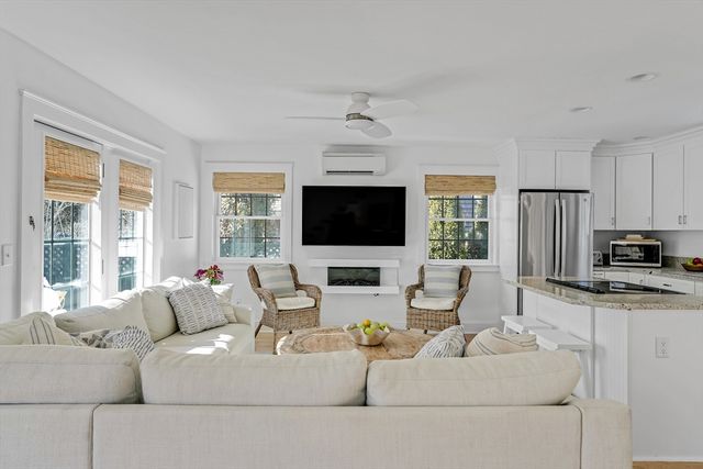 99 Cooke St, Edgartown, MA 02539