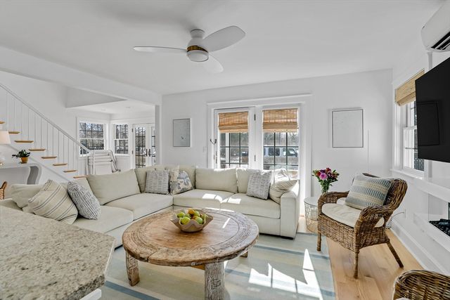 99 Cooke St, Edgartown, MA 02539