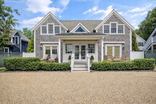 99 Cooke St, Edgartown, MA 02539