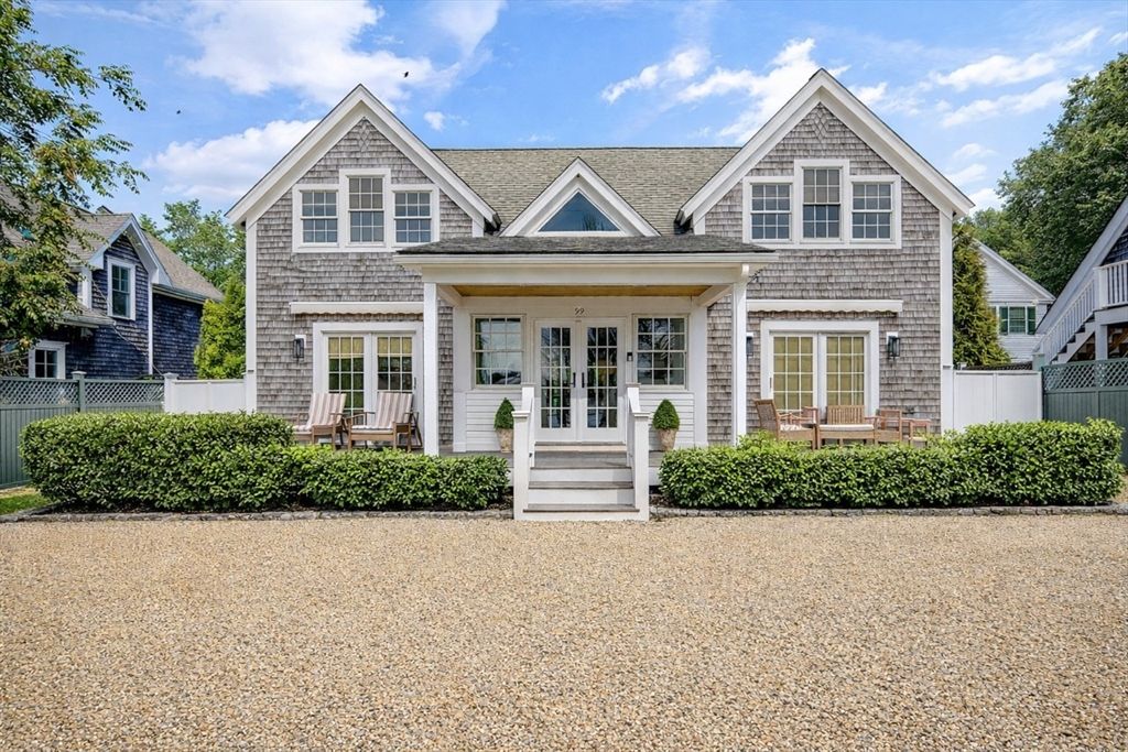 99 Cooke St, Edgartown, MA 02539