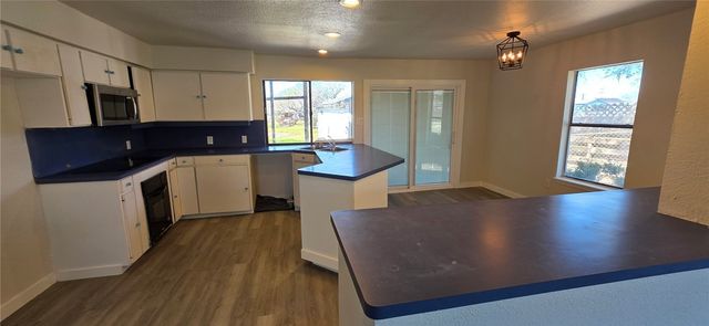 1333 Woodlawn Dr, Corpus Christi, TX 78412