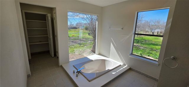 1333 Woodlawn Dr, Corpus Christi, TX 78412