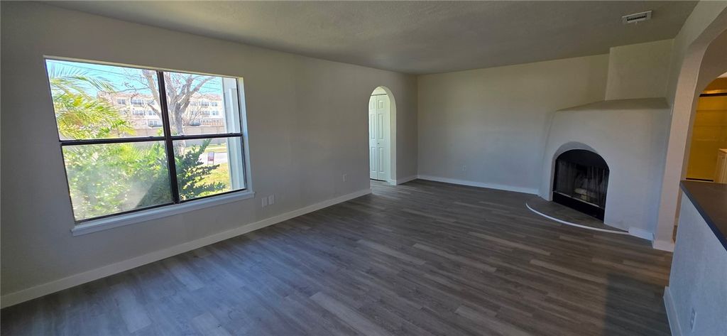 1333 Woodlawn Dr, Corpus Christi, TX 78412 — photo 2