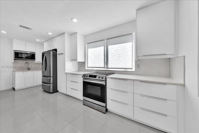 348 Palm St 0, Hollywood, FL 33019