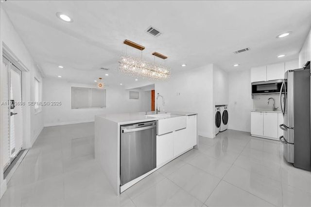 348 Palm St 0, Hollywood, FL 33019