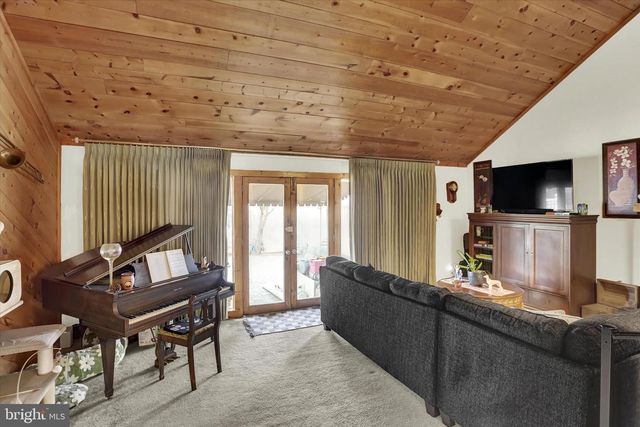 2980 CROYDEN RD, Harrisburg, PA 17104