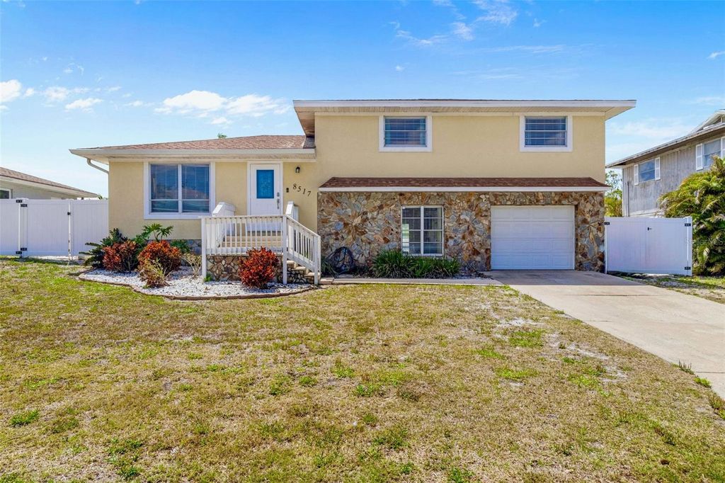 8517 43RD AVENUE W, Bradenton, FL 34209