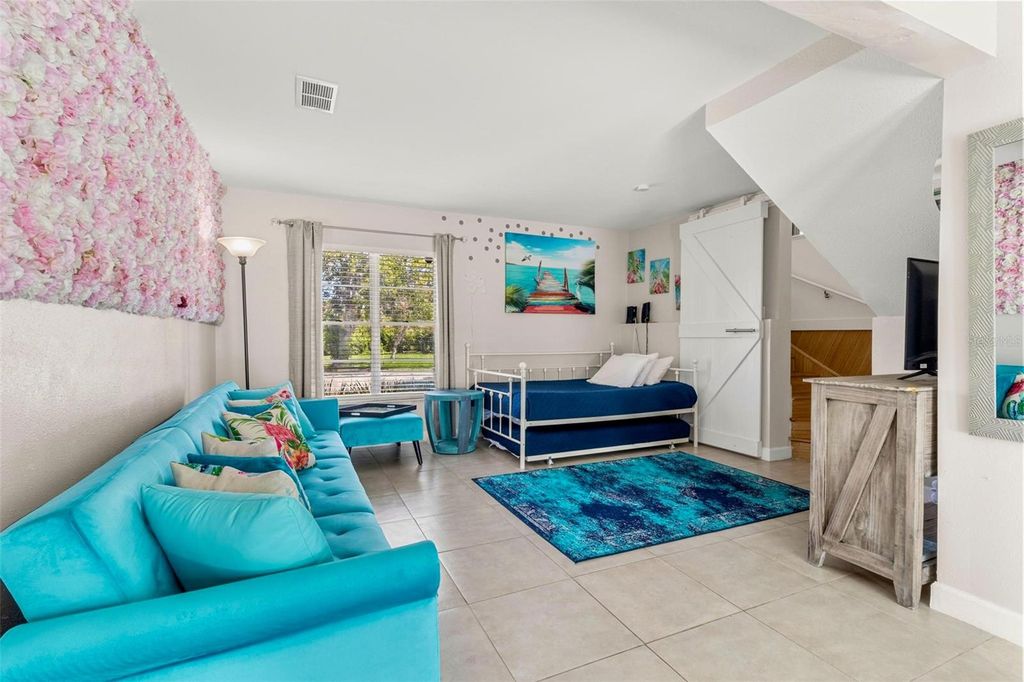 Image 20 of property listing at 8517 43RD AVENUE W, Bradenton, FL 34209