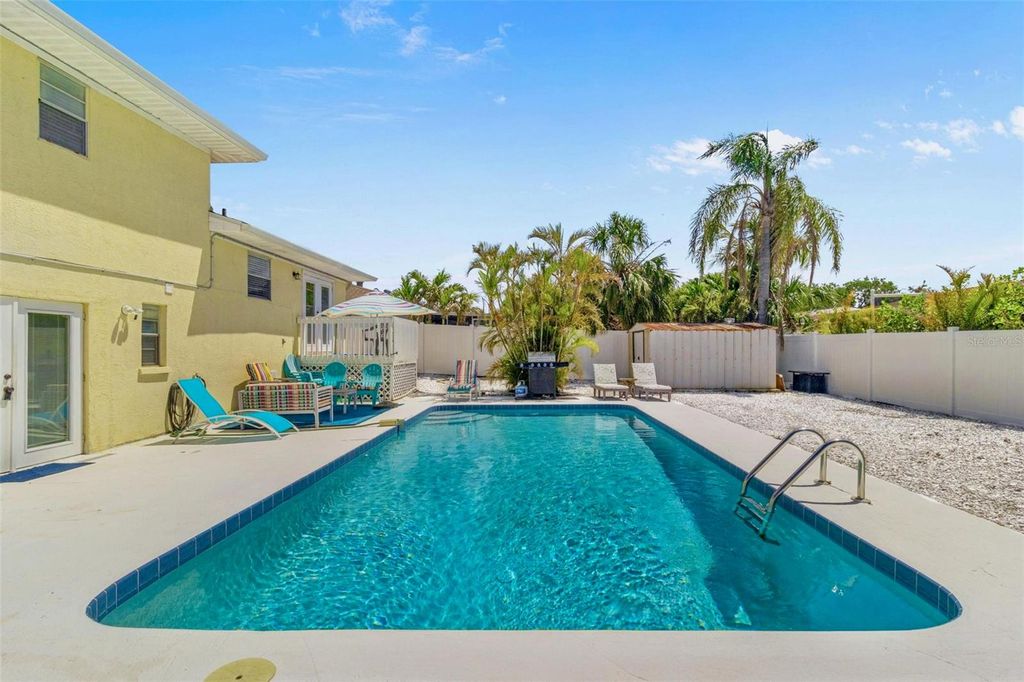 Image 25 of property listing at 8517 43RD AVENUE W, Bradenton, FL 34209