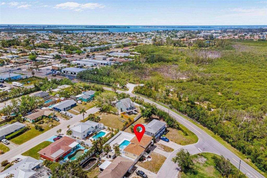 Image 28 of property listing at 8517 43RD AVENUE W, Bradenton, FL 34209
