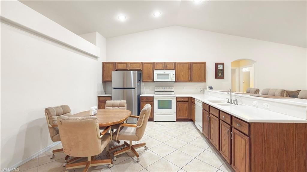 Image 10 of property listing at 205 SW 42nd ST, Cape Coral, FL 33914