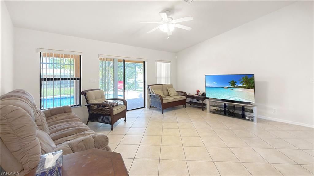 Image 13 of property listing at 205 SW 42nd ST, Cape Coral, FL 33914