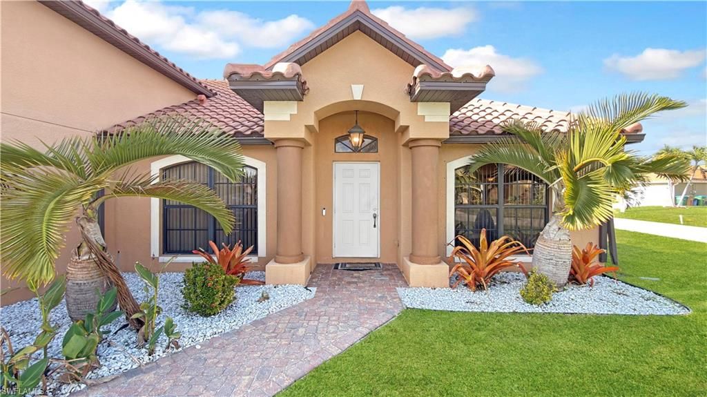 Image 3 of property listing at 205 SW 42nd ST, Cape Coral, FL 33914
