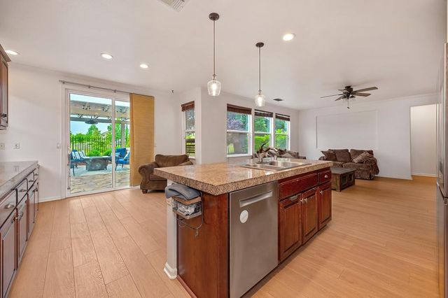 817 Sheffield Ln, Lincoln, CA 95648